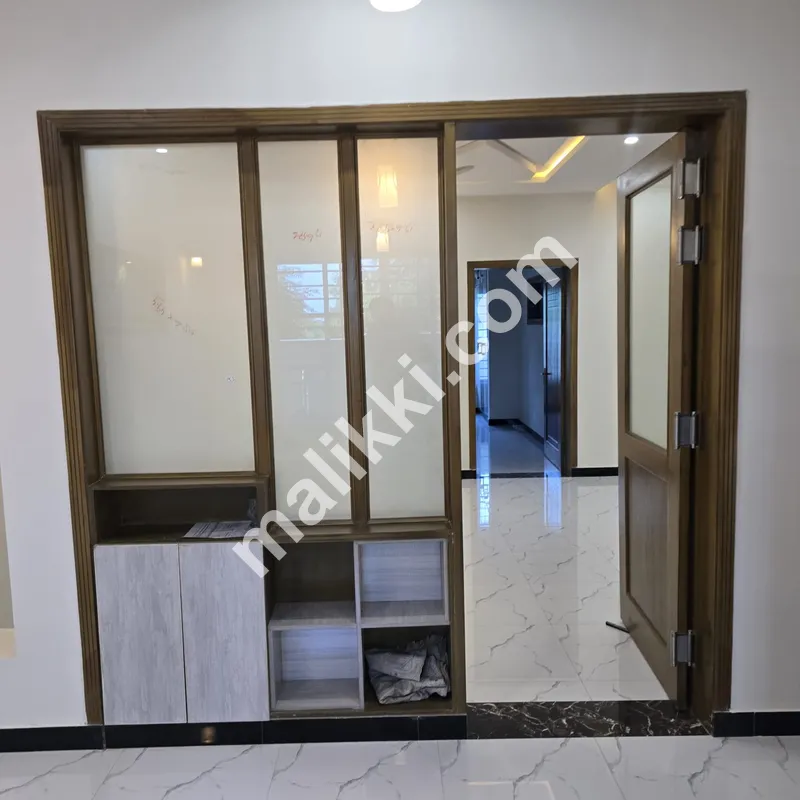 07 Marla House Available For Sale