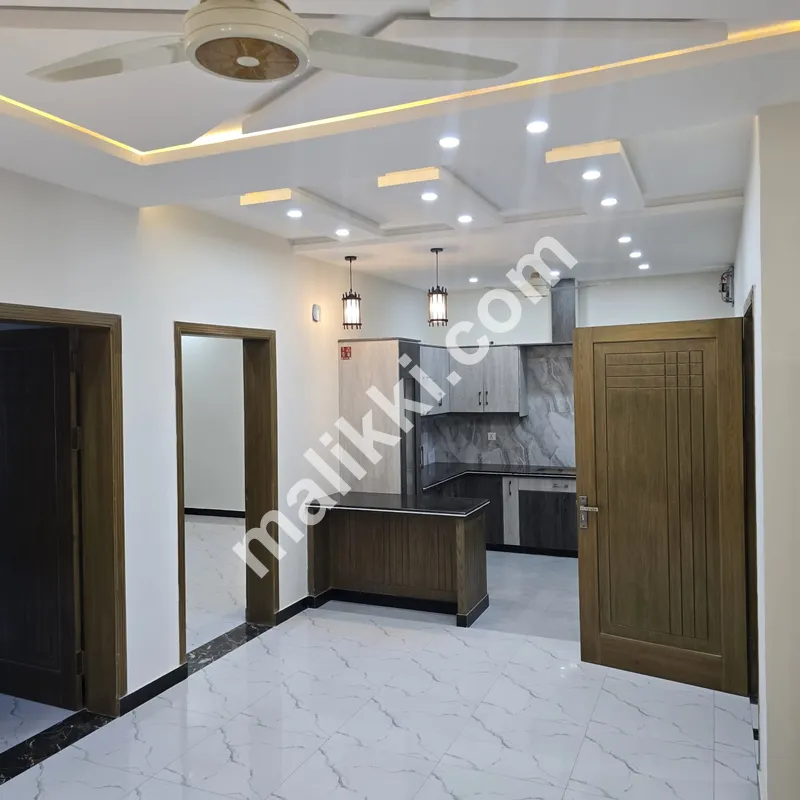 07 Marla House Available For Sale