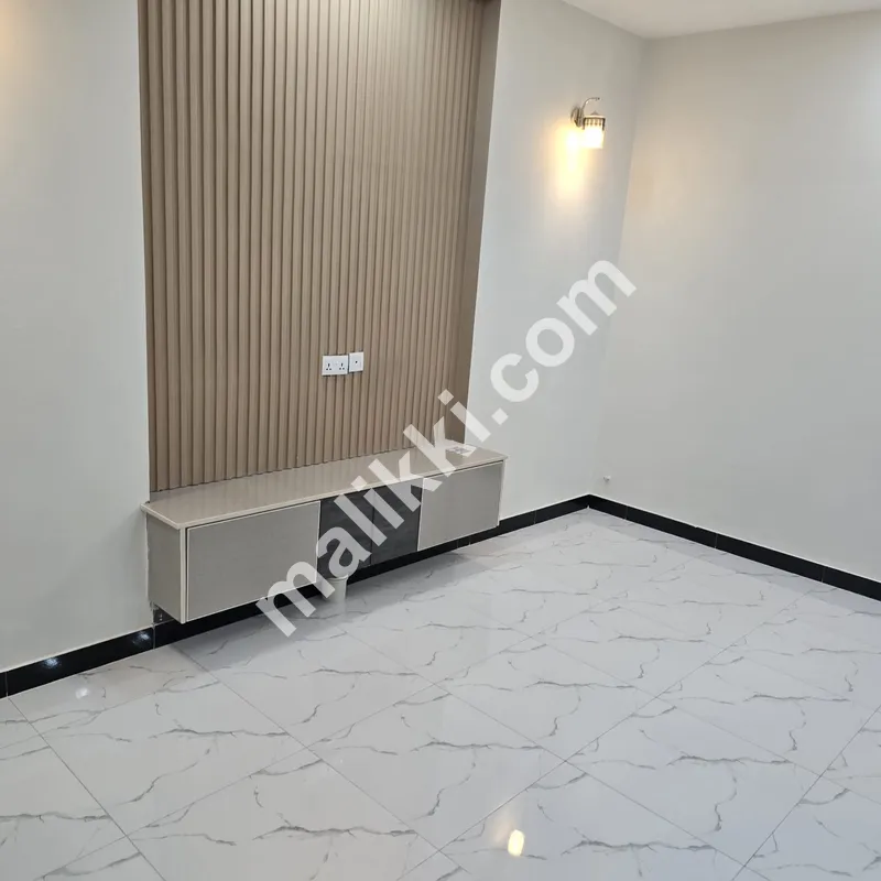 07 Marla House Available For Sale