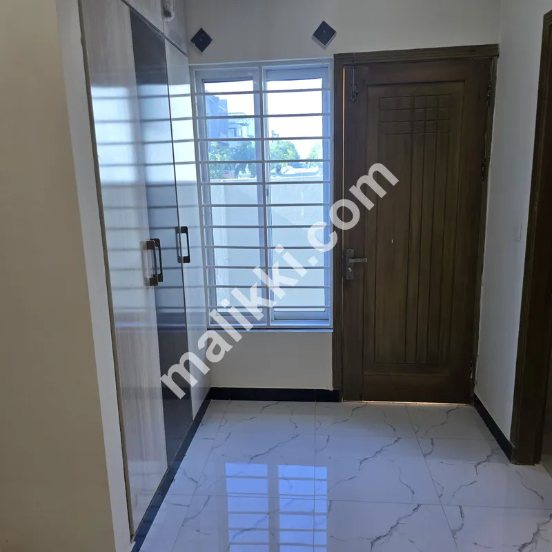 07 Marla House Available For Sale