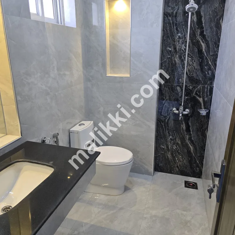 07 Marla House Available For Sale