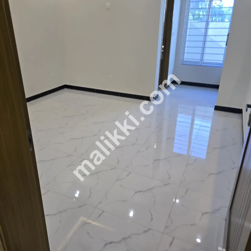 07 Marla House Available For Sale