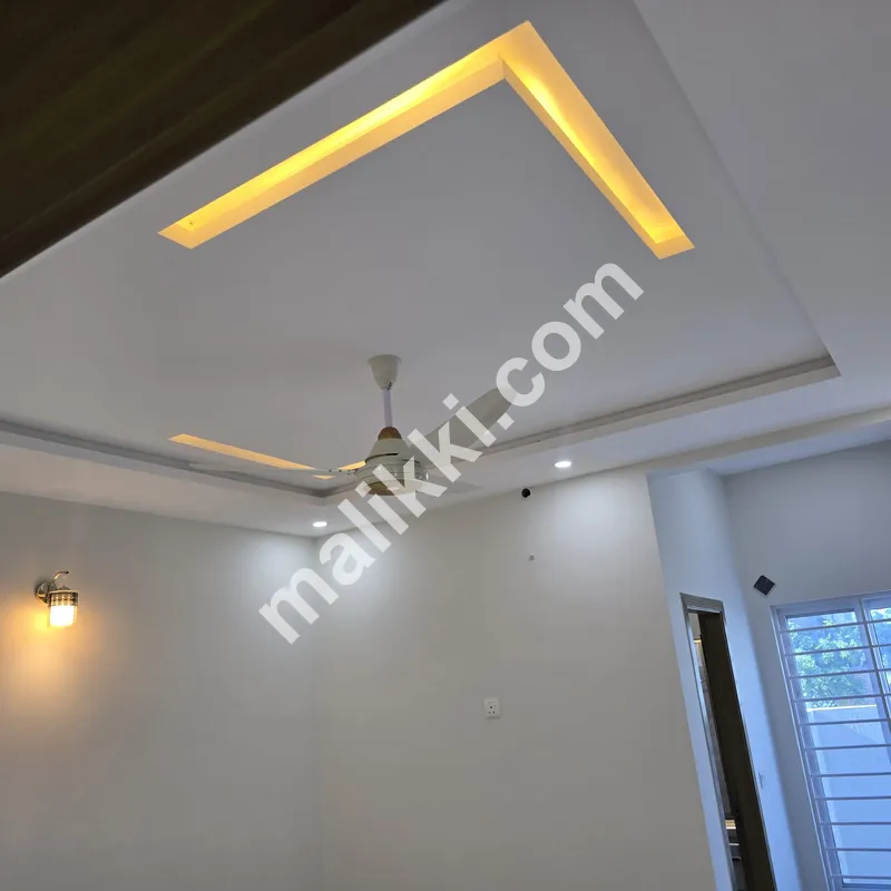 07 Marla House Available For Sale