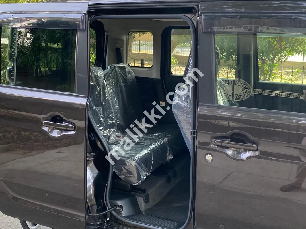 Suzuki Spacia hybrid 660cc mini box car