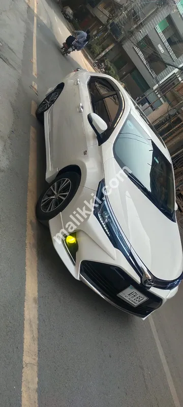 ٹویوٹا کرولا گرانڈے 2017 ماڈل فروخت کے لیے دستیاب ہے۔