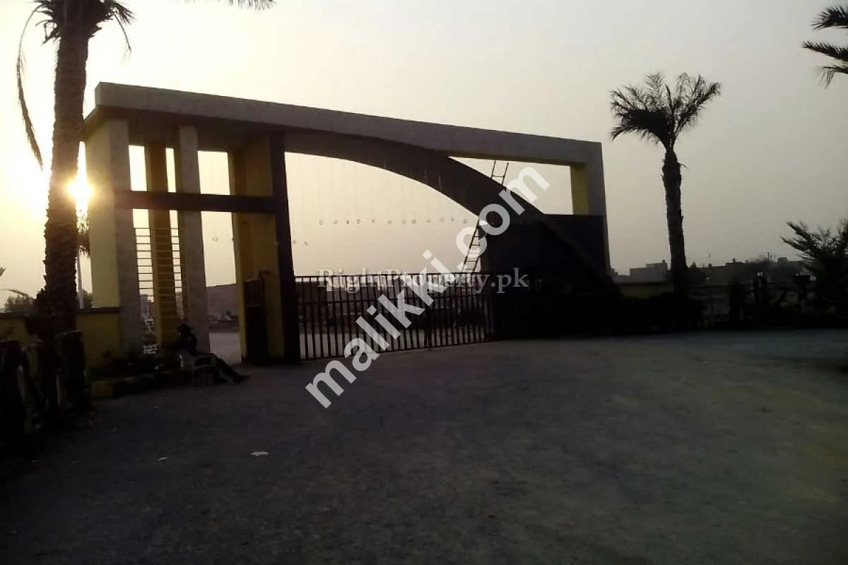 10 Marla Plot For Sale in Madina Block Seghol City