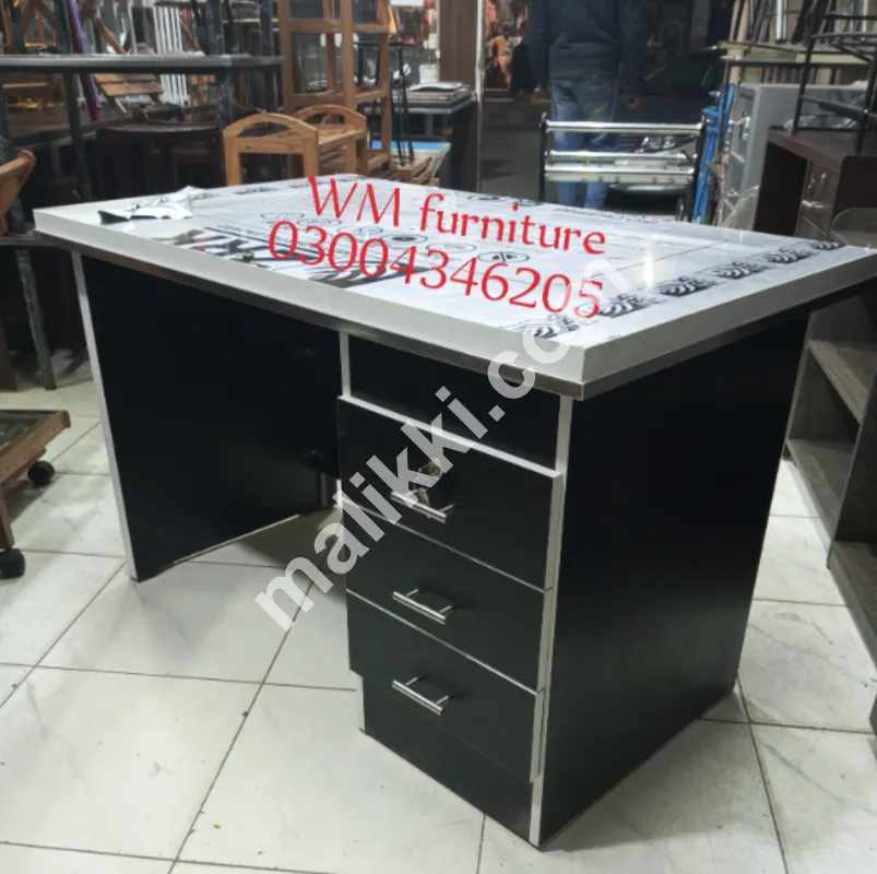Office table ( 2.5'4' ) UV