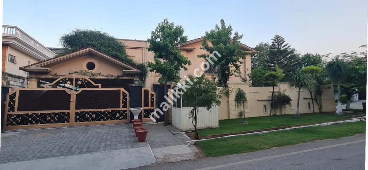 F-10/1: 1200 Yards Corner House, Double Unit, Basement, 8 Bedrooms, 2 Kitchens, Huge Drawing/Dining, 3 Huge TV Lounges, 2 Servant Quarters, 8-Car Parking, Foreigners Preferred, Rent 15 Lakh.