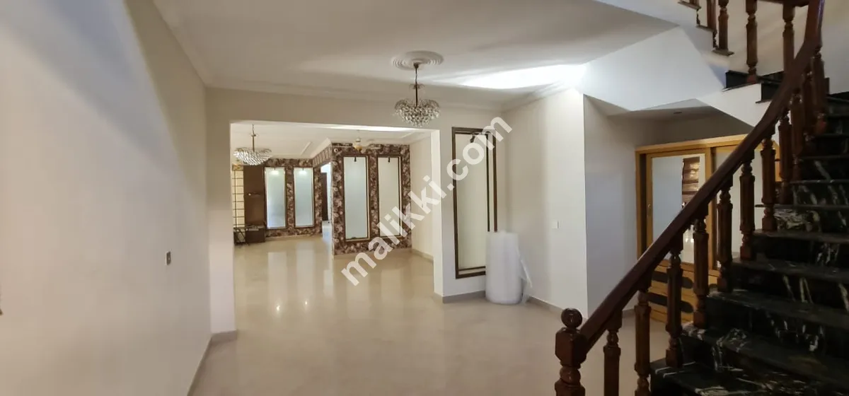 F-10/1: 1200 Yards Corner House, Double Unit, Basement, 8 Bedrooms, 2 Kitchens, Huge Drawing/Dining, 3 Huge TV Lounges, 2 Servant Quarters, 8-Car Parking, Foreigners Preferred, Rent 15 Lakh.
