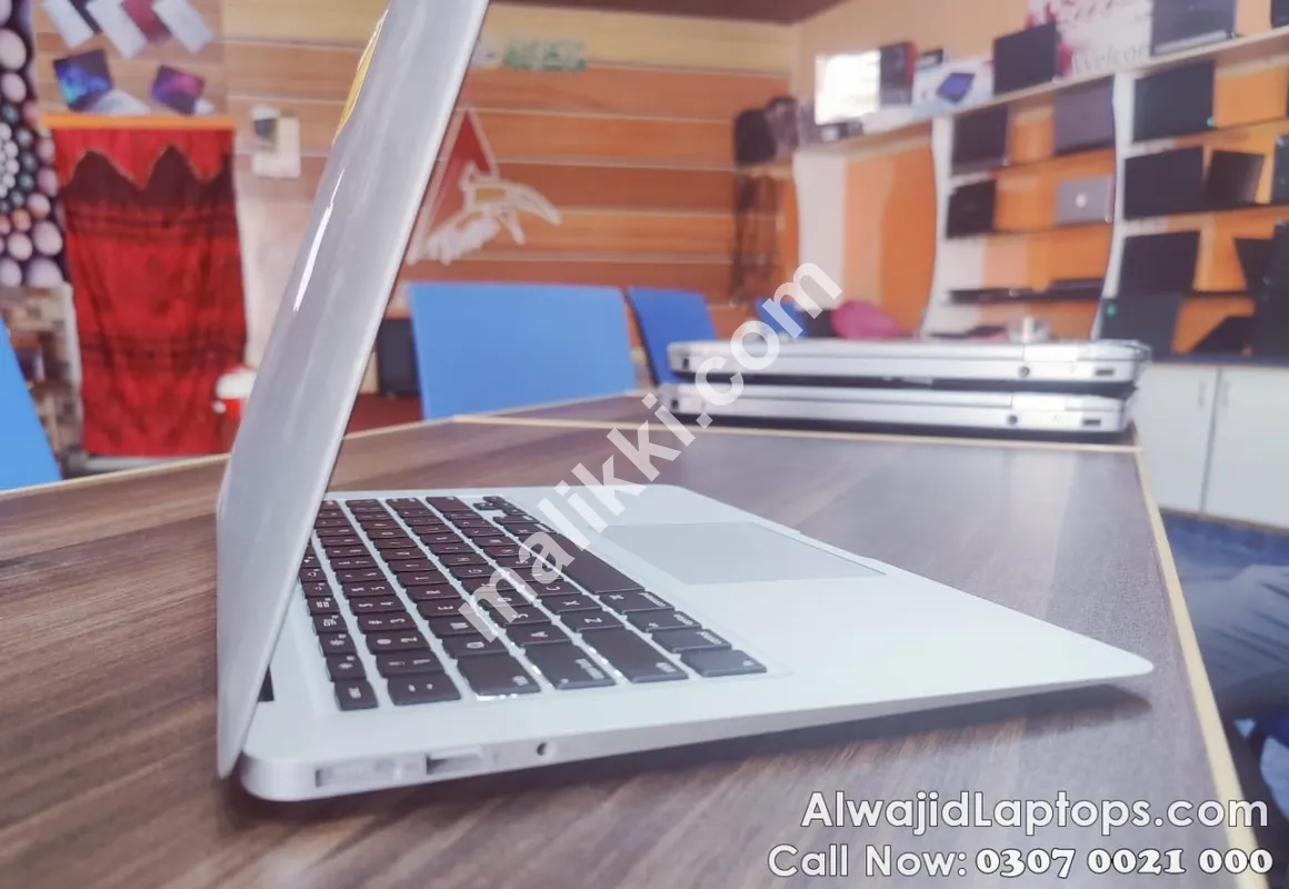 Apple Macbook air 2015 Core i5 8GB Ram 256GB SSD 13.3 inches Display