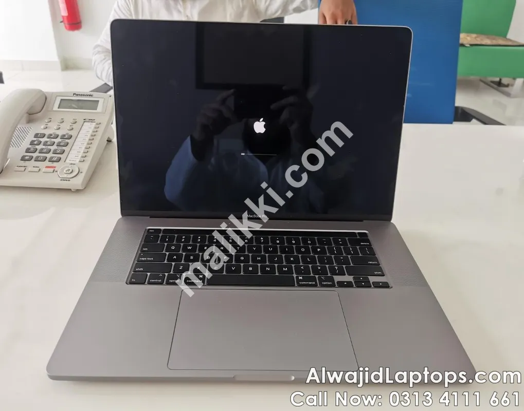Apple Macbook Pro 15 Core i7 2016 15 inches Retina touch bar