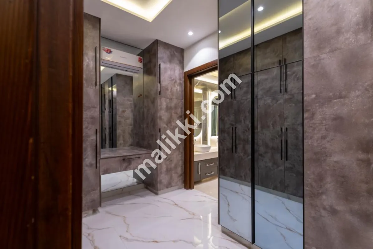 ڈی ایچ اے فیز 5 بلاک جی میں 35 مرلہ مکان برائے فروخت