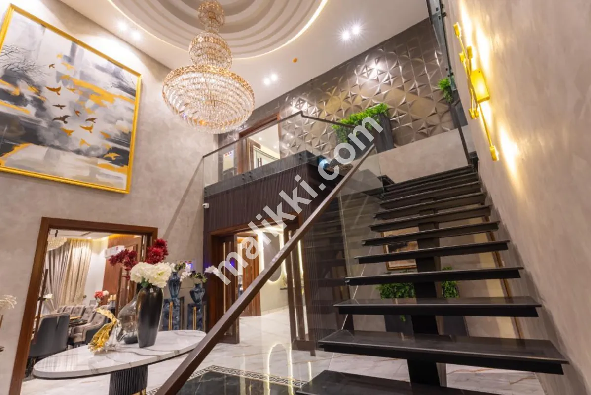 ڈی ایچ اے فیز 5 بلاک جی میں 35 مرلہ مکان برائے فروخت