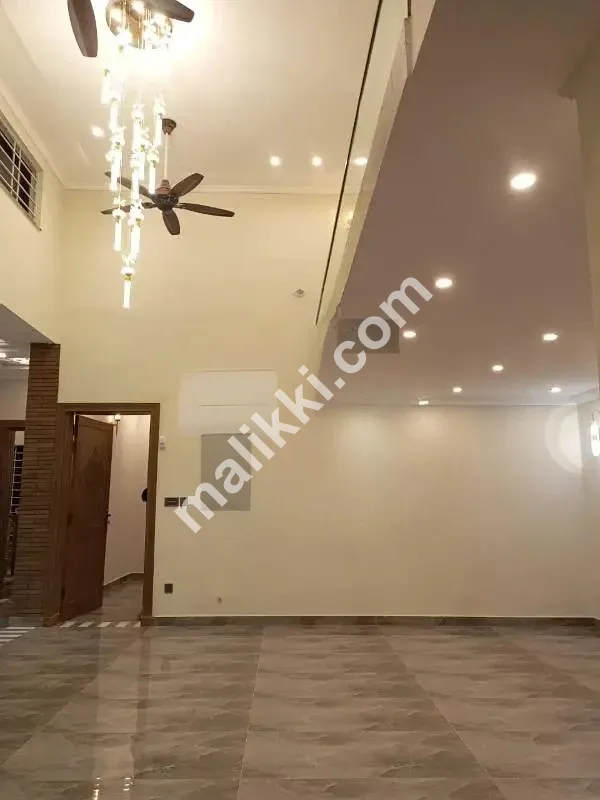 9.75 Marla Corner Designer House, 5 Bedrooms With Attached Baths One Drawing Room 2 Tv