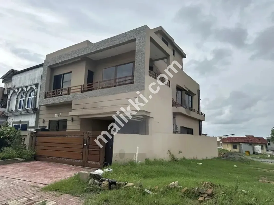 BAHRIA Town Phase 8 Sector F1 10 Marla House For Sale