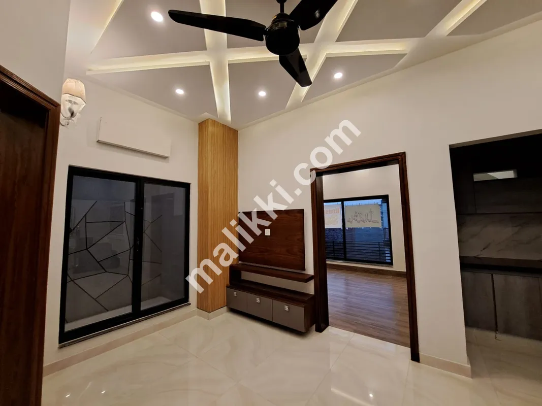 5 marla house for sale in lake City 