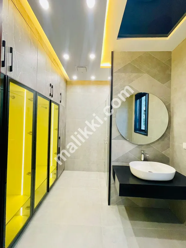 1 کنال گھر کارنر لیک سٹی