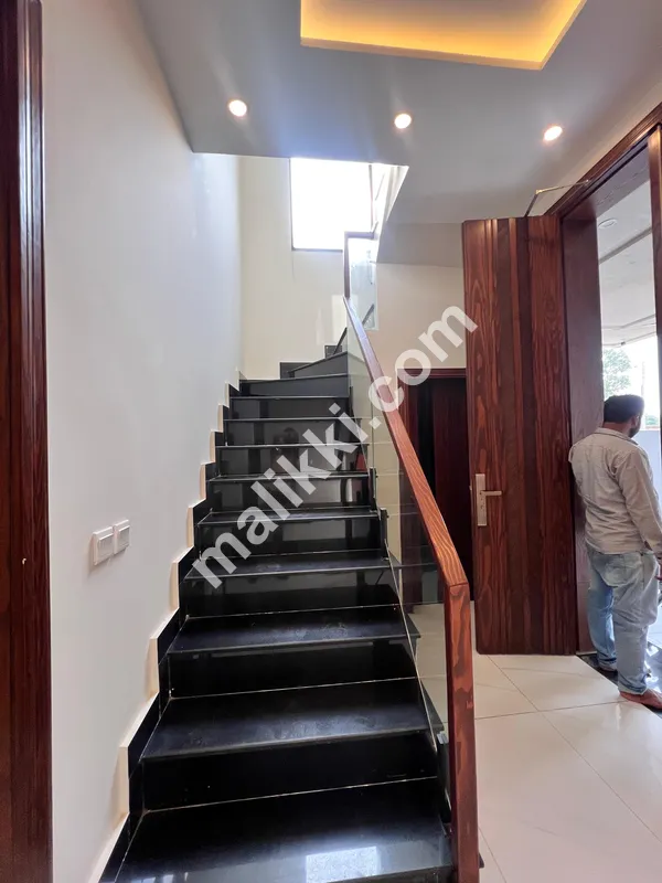 10 مرلہ مکان برائے فروخت 