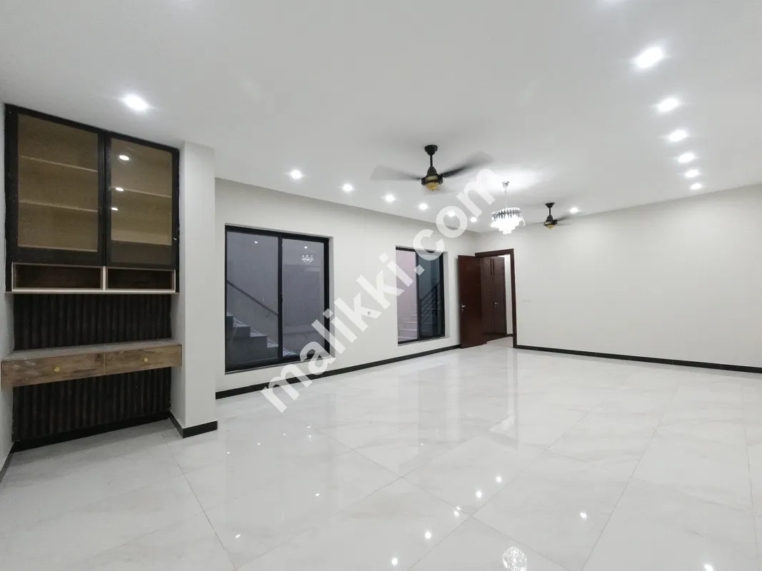 Bahira Hills 1 Kanal Triple Story House Available For Sale
