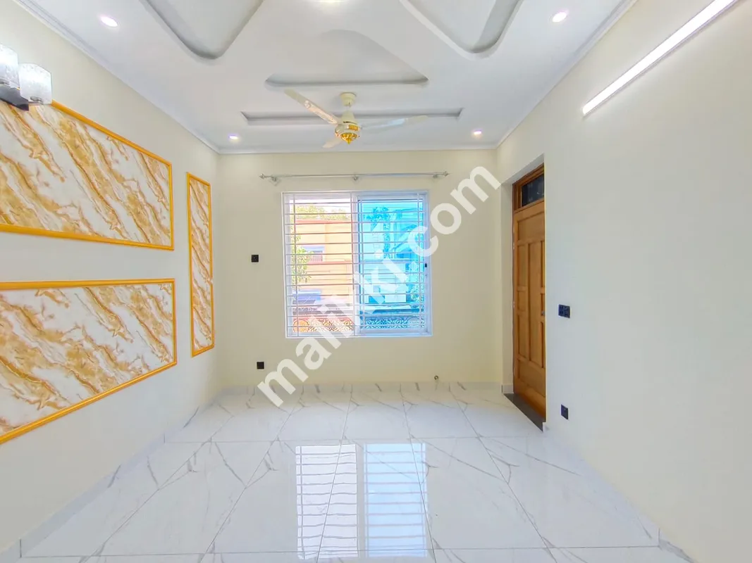 08 Marla Brand New House Available For Sale