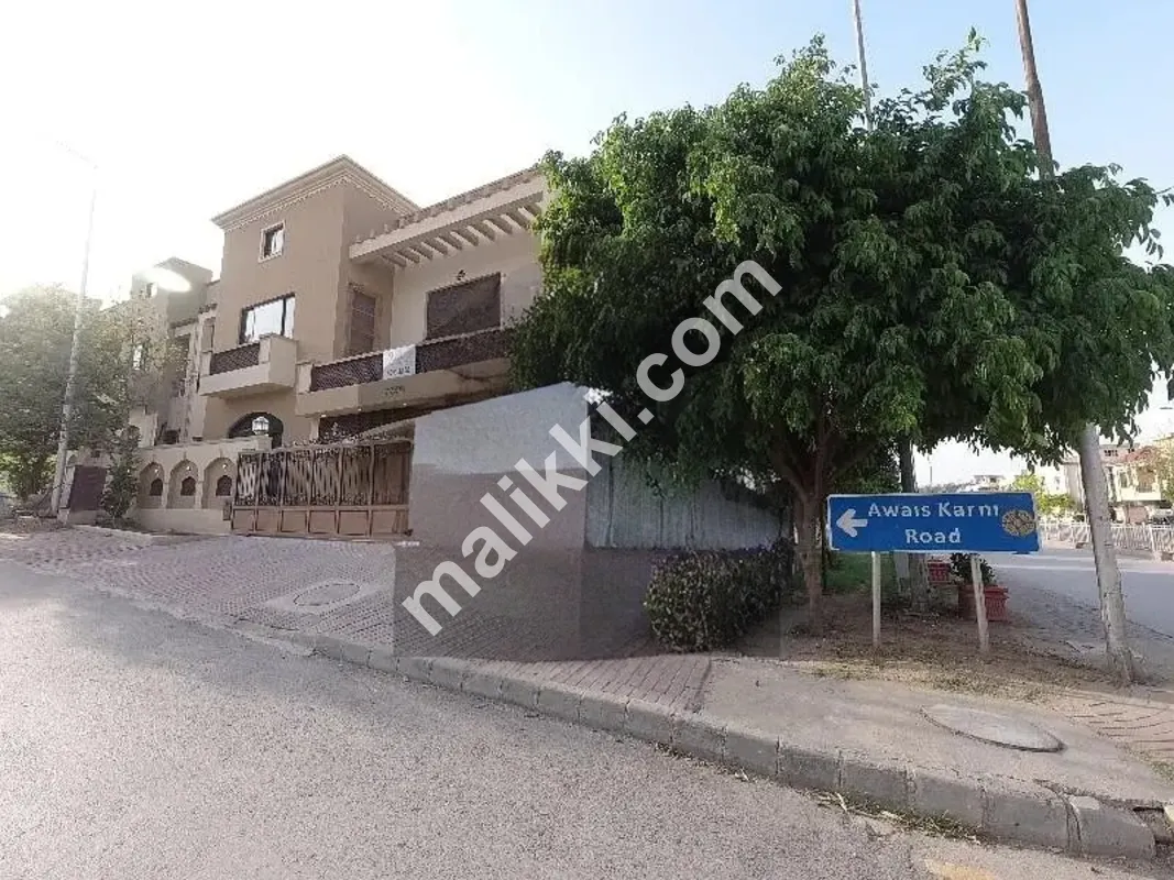 10.5 Marla Corner House Available For Sale Brand New Designer House Boulevard