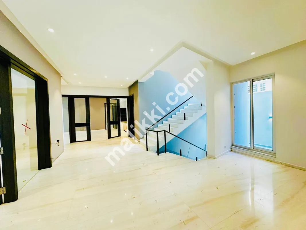  E-7 اسلام آباد میں ٹرپل سٹوری جدید ڈیزائن کا مکان برائے فروخت     