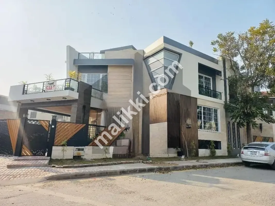 17 Marla Brand New House For Sale