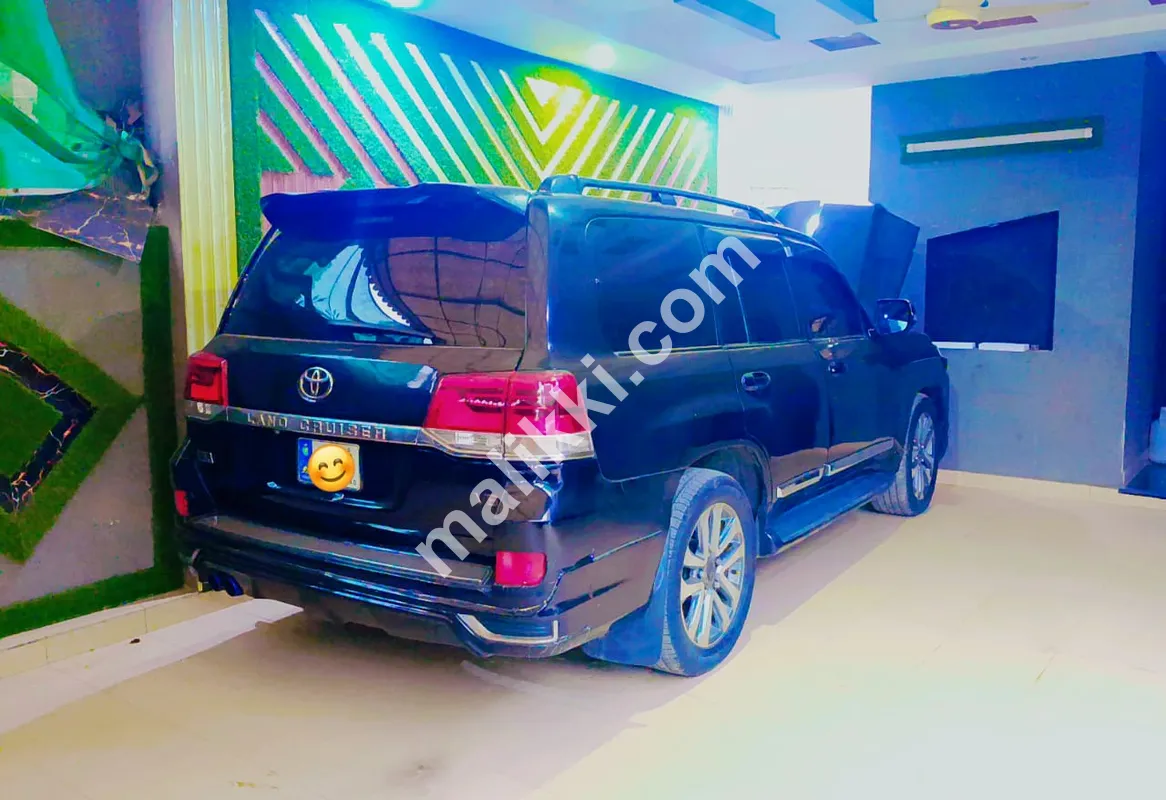 ٹویوٹا لینڈ کروزر 4.2D یوکے ماڈل 2001