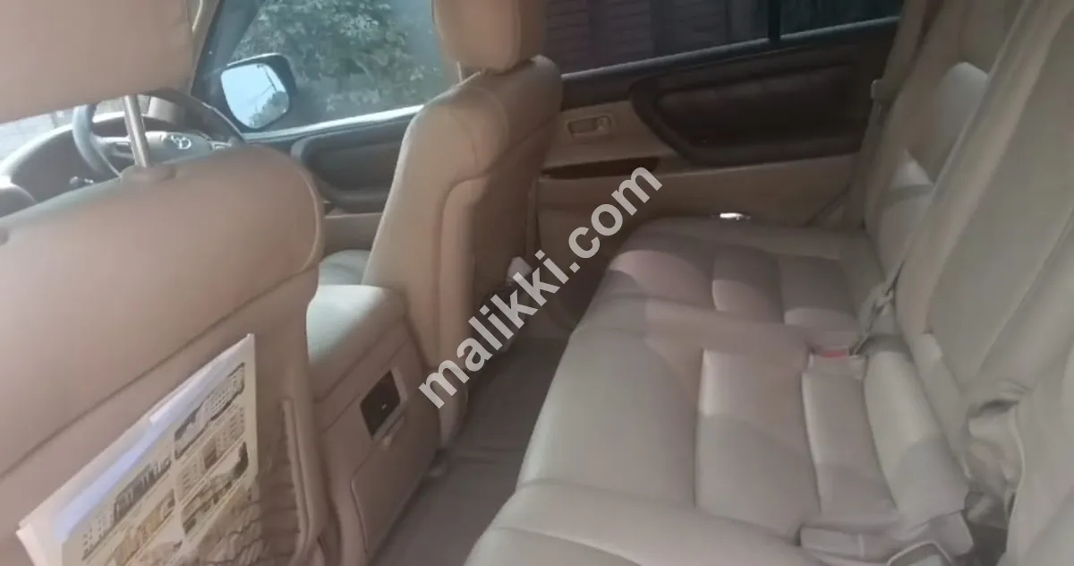 ٹویوٹا لینڈ کروزر 4.2D یوکے ماڈل 2001