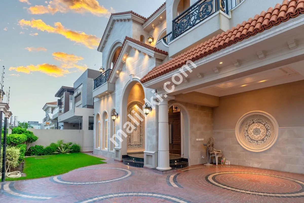 1 کنال بالکل نیا میڈیٹیرین ہاؤس