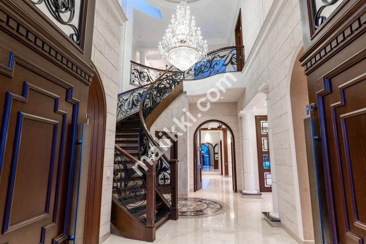 1 کنال بالکل نیا میڈیٹیرین ہاؤس