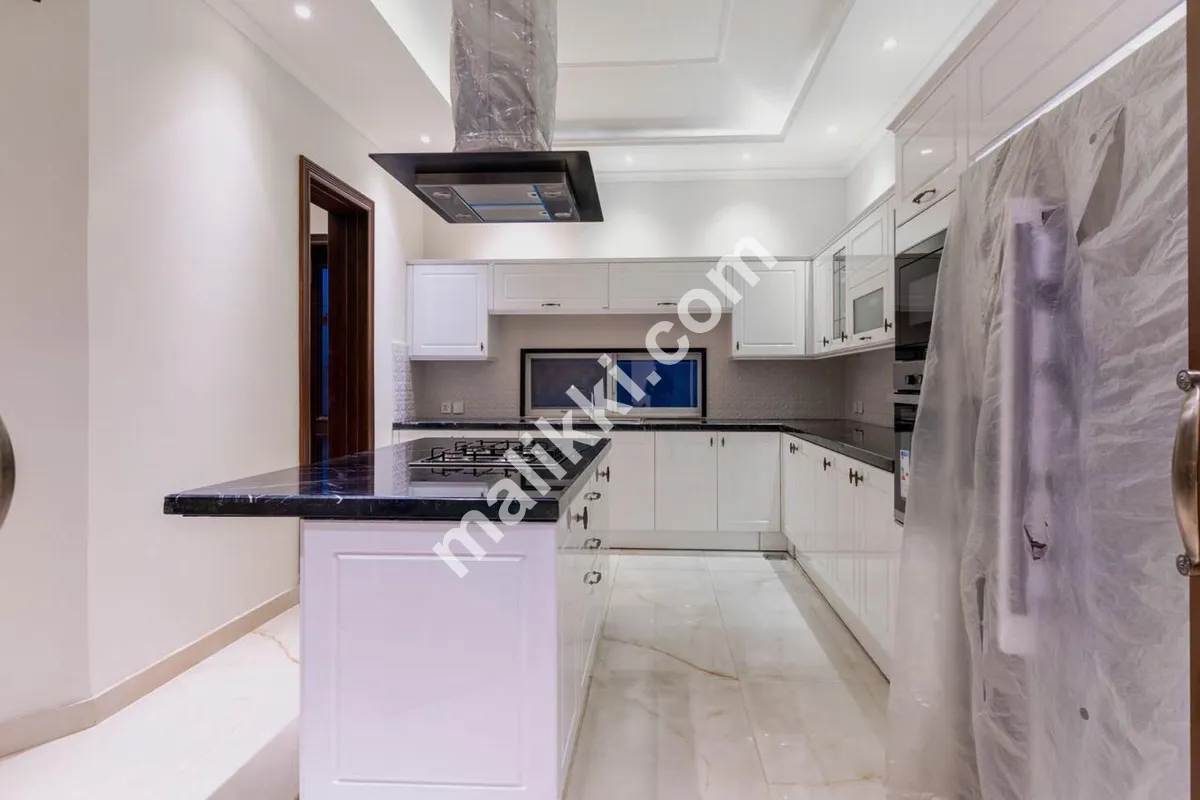 1 کنال بالکل نیا میڈیٹیرین ہاؤس