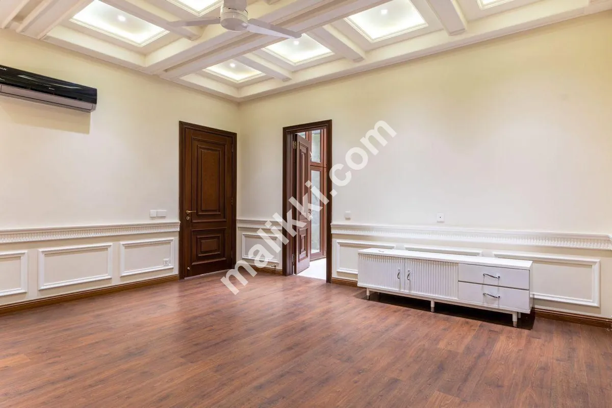 1 کنال بالکل نیا میڈیٹیرین ہاؤس