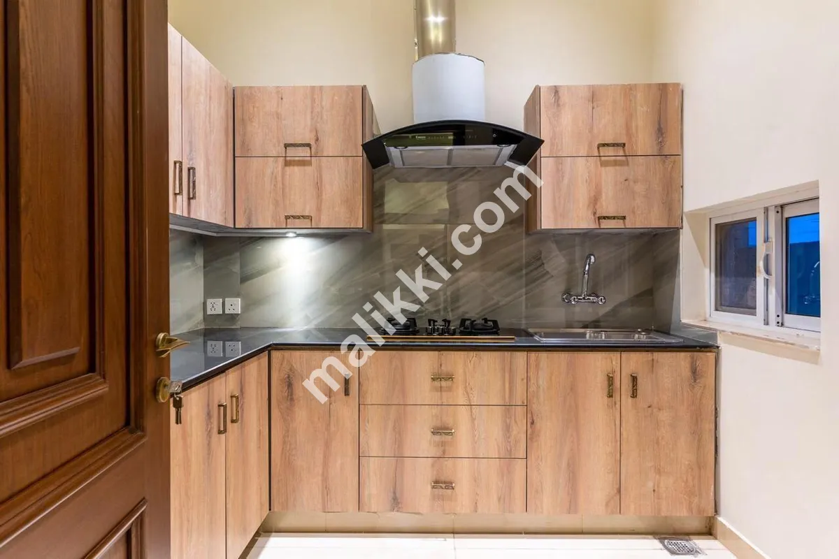 1 کنال بالکل نیا میڈیٹیرین ہاؤس