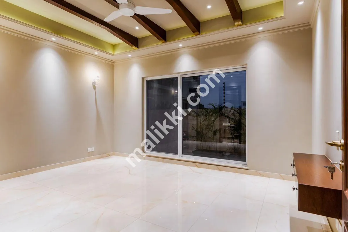 1 کنال بالکل نیا میڈیٹیرین ہاؤس