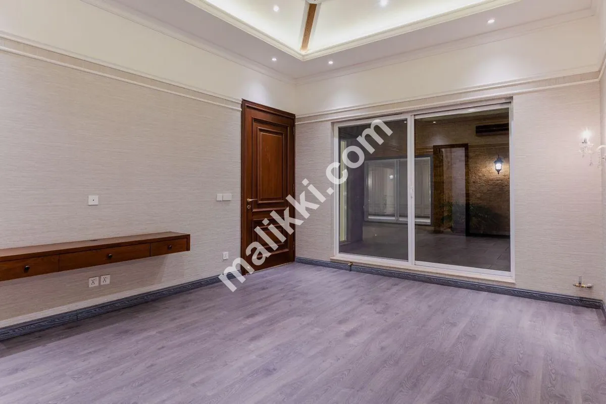 1 کنال بالکل نیا میڈیٹیرین ہاؤس