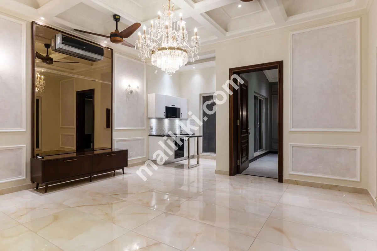 1 کنال بالکل نیا میڈیٹیرین ہاؤس