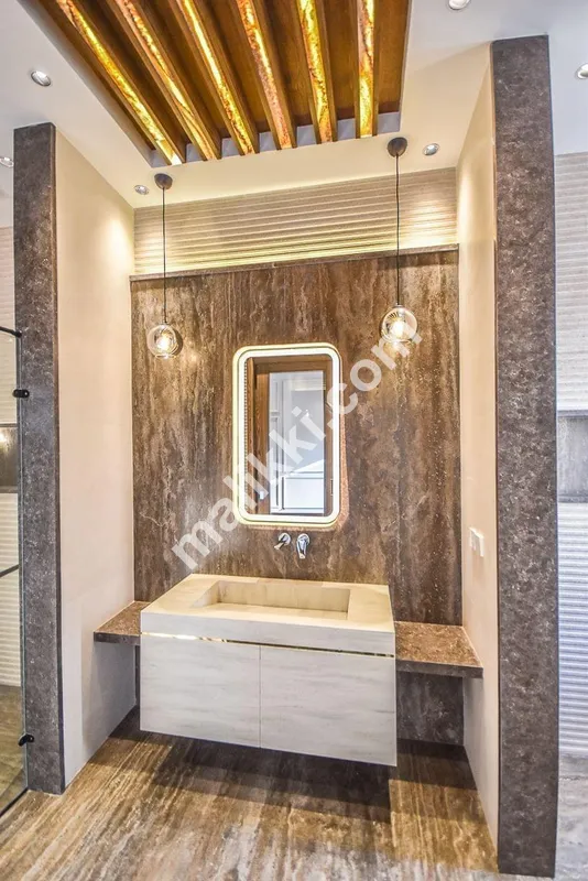 1 کنال برانڈ کا نیا الٹرا ماڈرن مکان برائے فروخت 