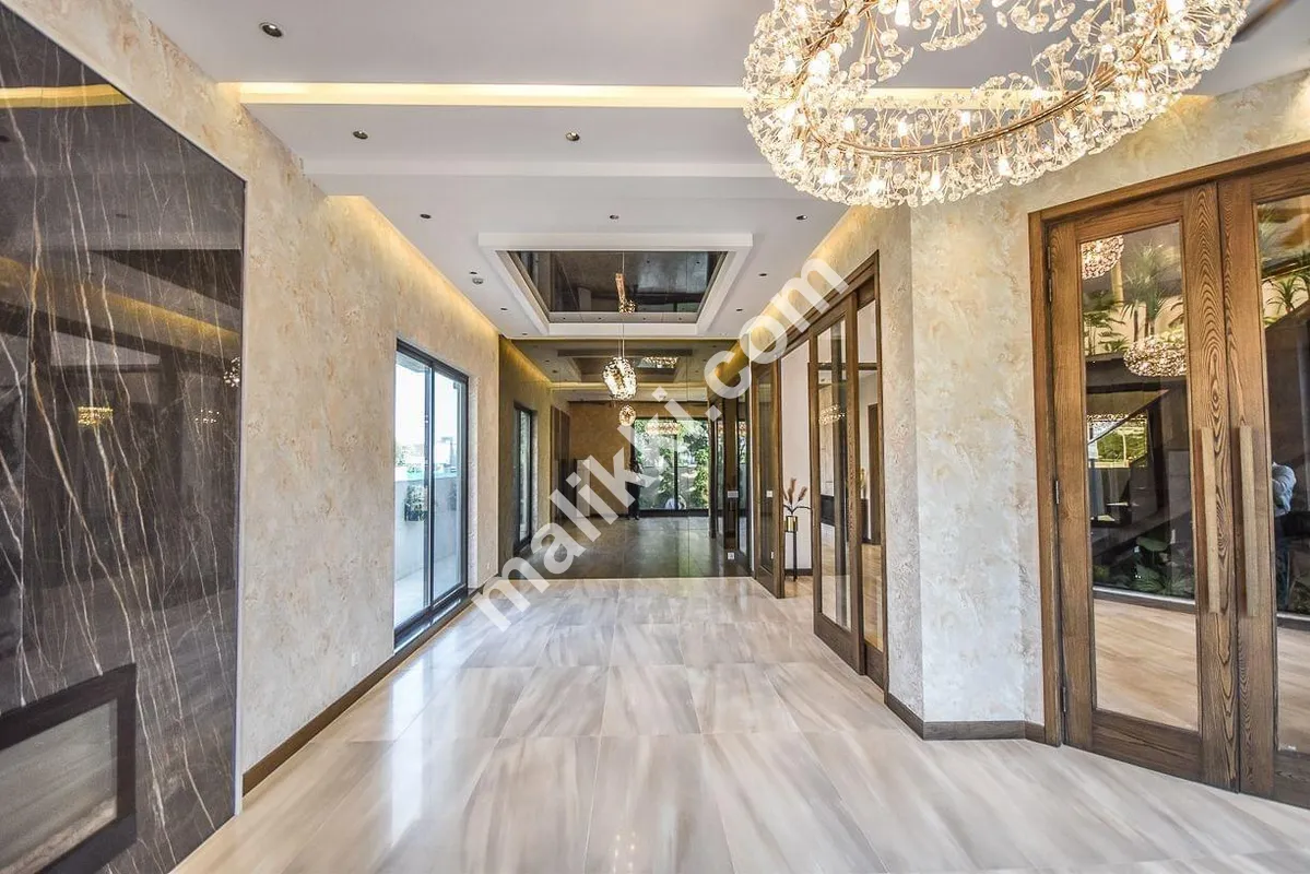 1 کنال برانڈ کا نیا الٹرا ماڈرن مکان برائے فروخت 