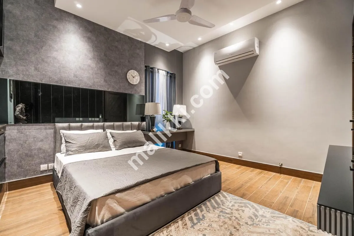 1 kanal Slightly Used House For sale With Basement 