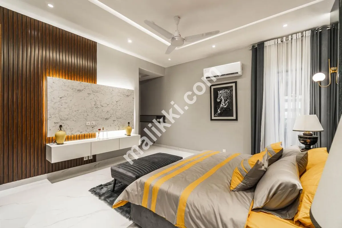 1 kanal Slightly Used House For sale With Basement 