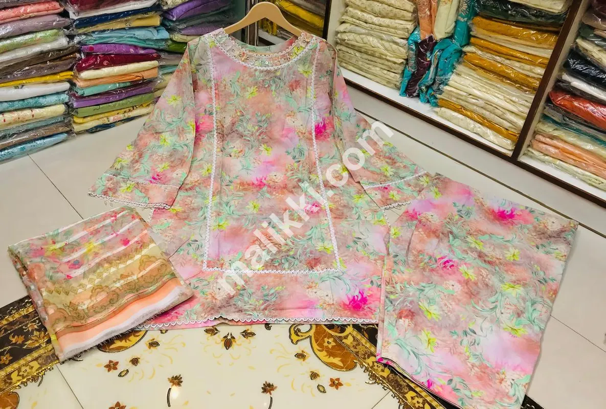 Lawn 3 Pcs Shalwar Kameez Suit